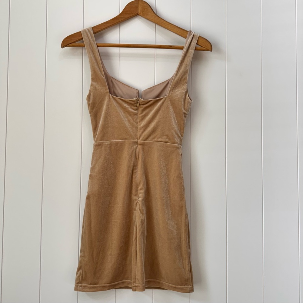 superdown Chiara Plunging Velvet Mini Bodycon Dress in Champagne Nude Size XS - Picture 5 of 13